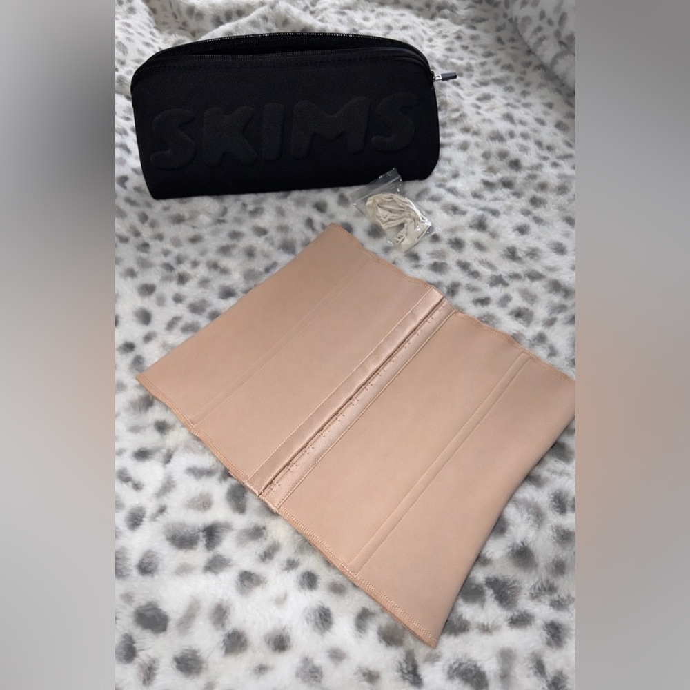 SKIMS Waist Trainer – Size Small – Nude W/Bag